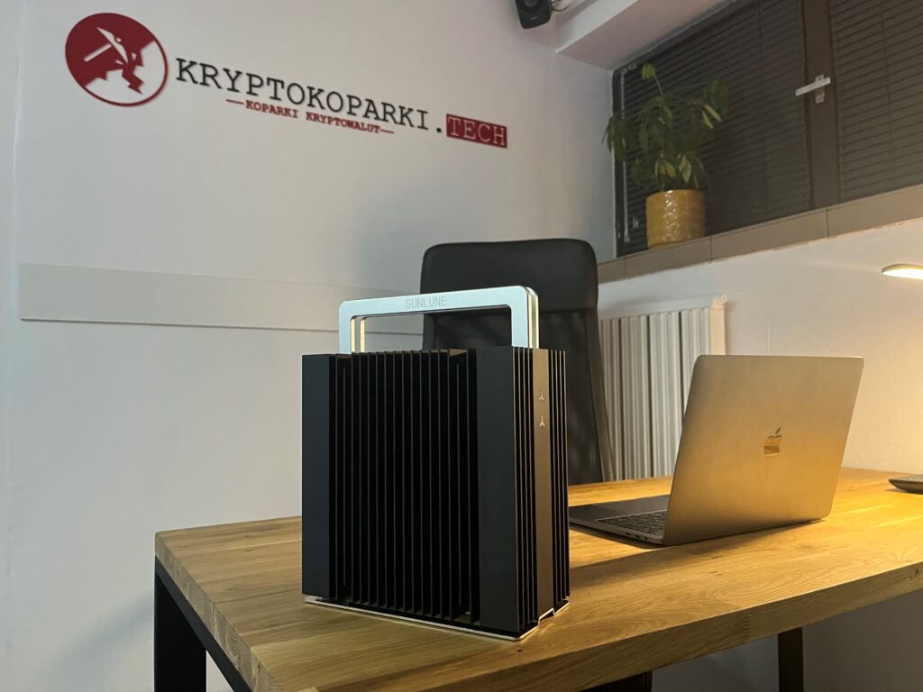 Niepodświetlane logo 3D ze styroduru z licem – realizacja DECOPARK