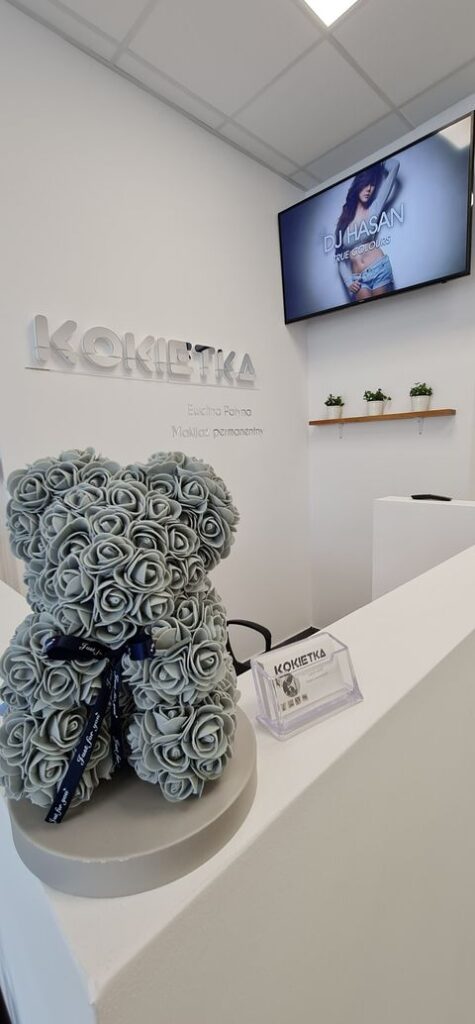 Logo lustrzane z akrylu na ścianę – realizacja DECOPARK