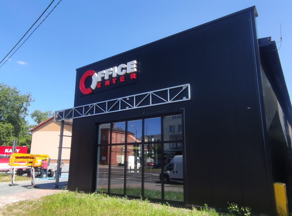Litery blokowe 3D na wymiar – realizacja DECOPARK