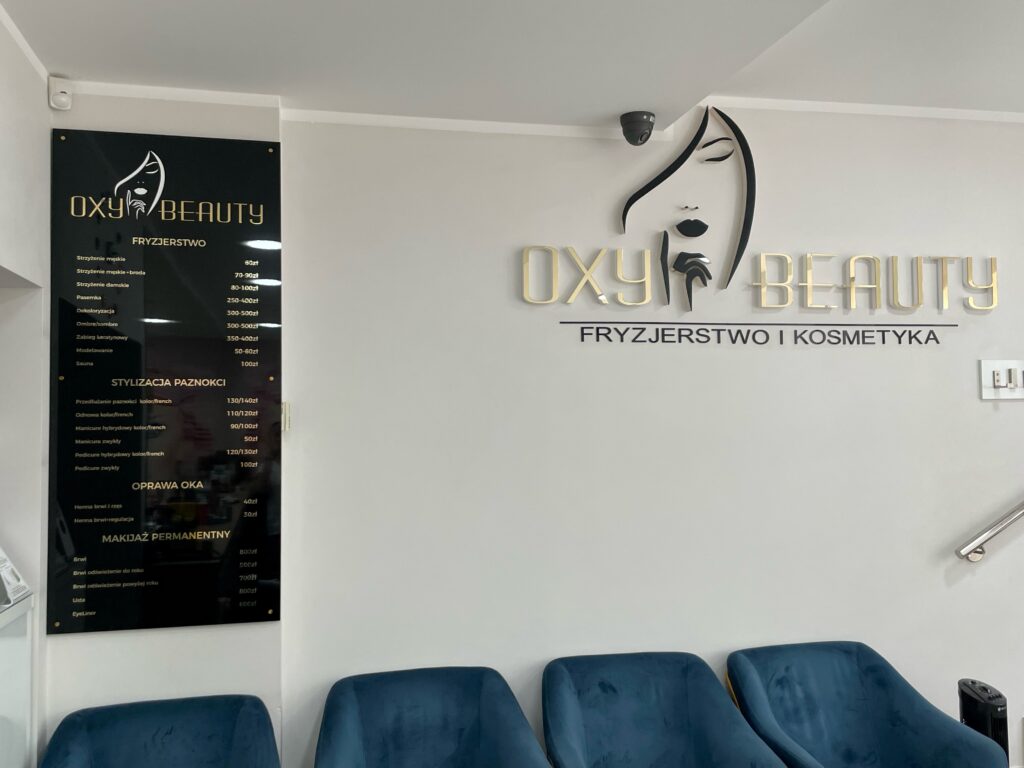 Logo lustrzane z akrylu na ścianę – realizacja DECOPARK