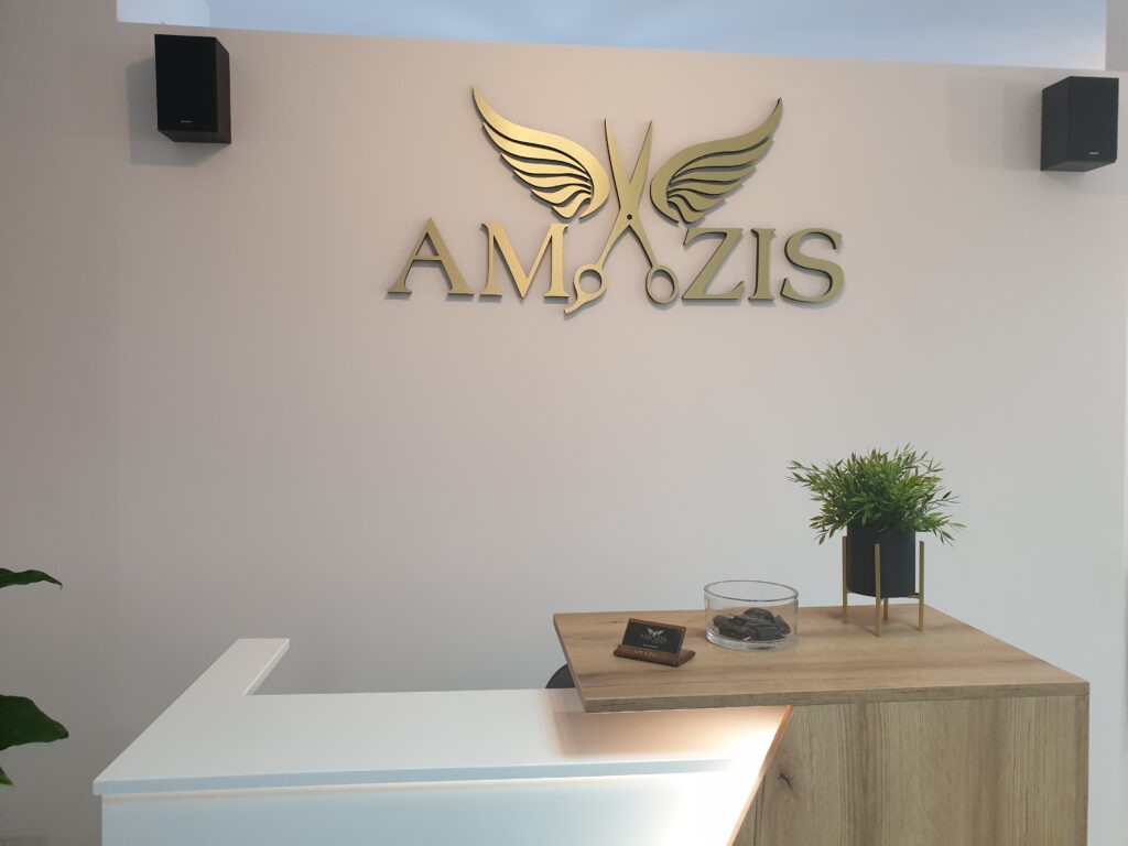 Logo lustrzane z akrylu na ścianę – realizacja DECOPARK
