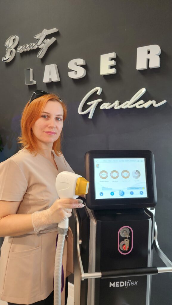 Logo lustrzane z akrylu na ścianę – realizacja DECOPARK