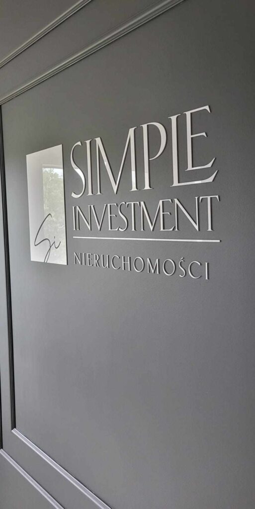 Niepodświetlane logo 3D ze styroduru z licem – realizacja DECOPARK