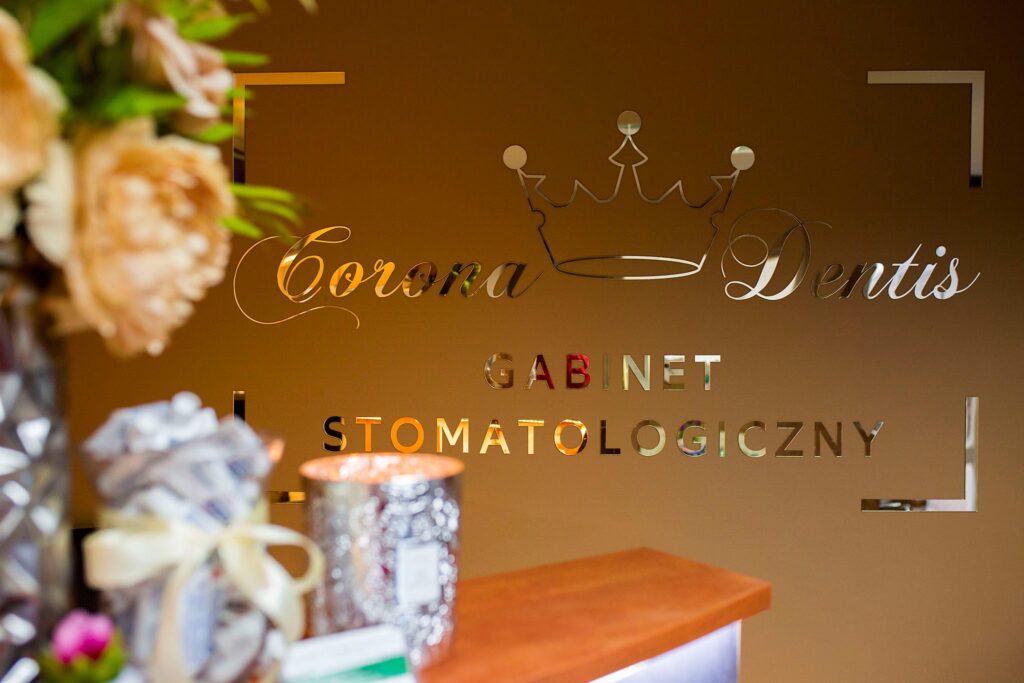 Logo lustrzane z akrylu na ścianę – realizacja DECOPARK