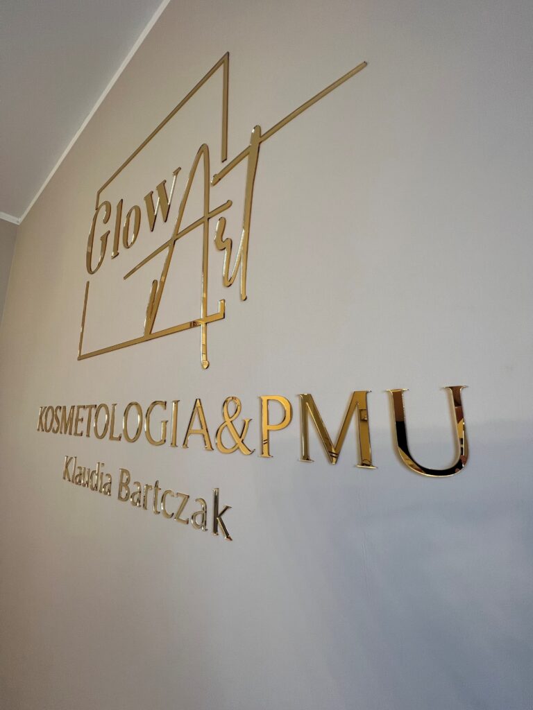 Logo lustrzane z akrylu na ścianę – realizacja DECOPARK