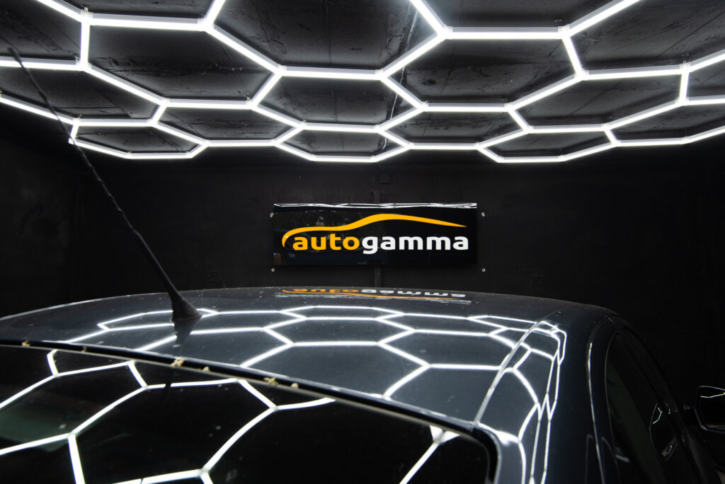 Niepodświetlane logo 3D ze styroduru z licem – realizacja DECOPARK