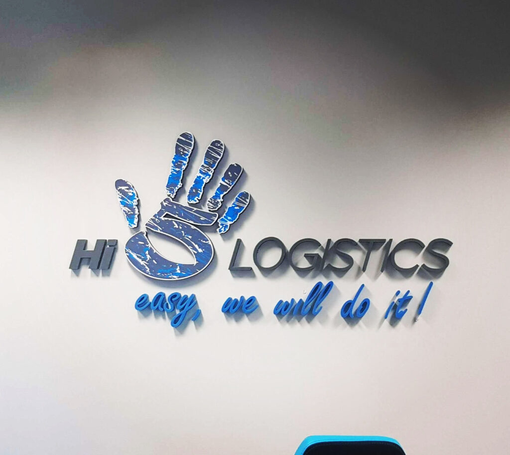 Niepodświetlane logo 3D ze styroduru z licem – realizacja DECOPARK