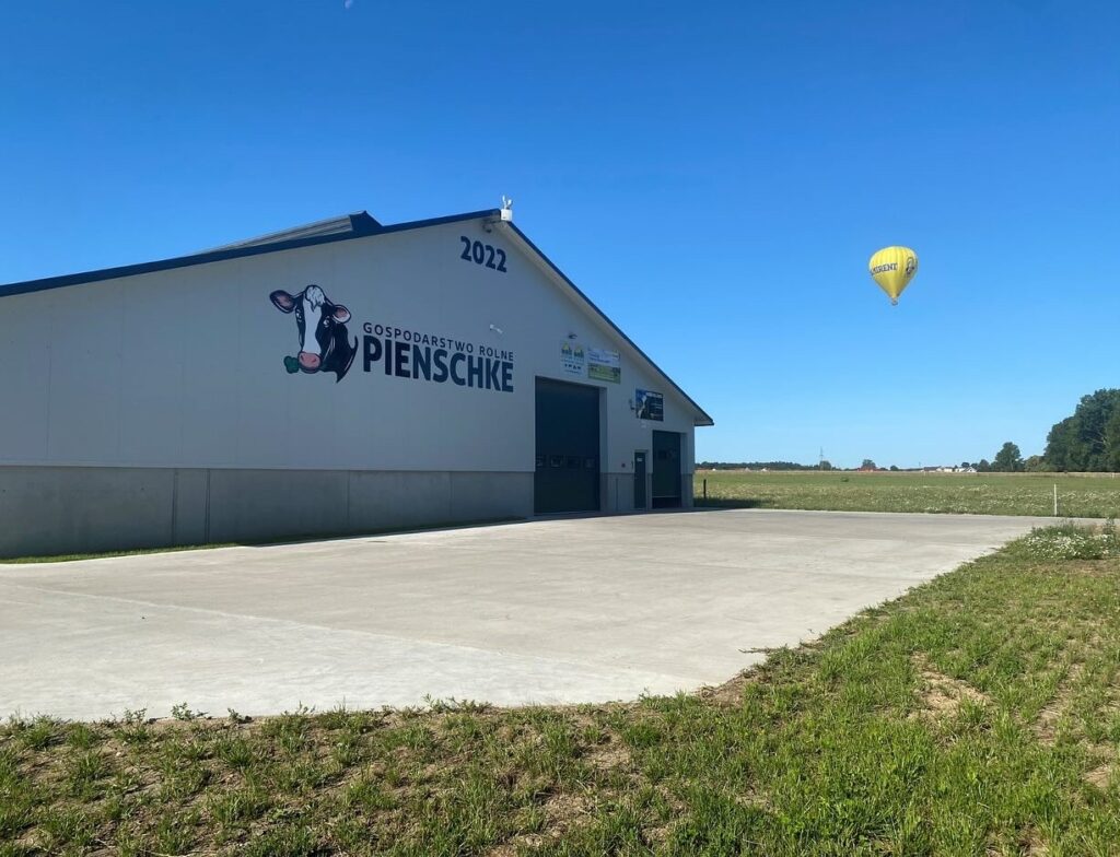 Niepodświetlane logo 3D ze styroduru z licem – realizacja DECOPARK
