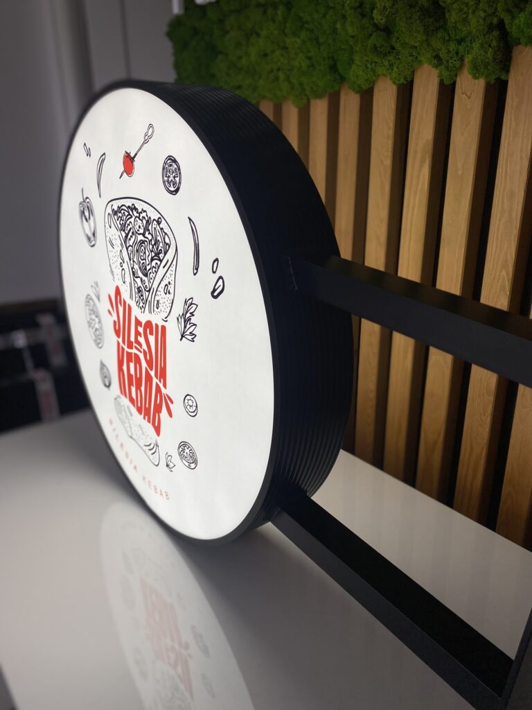 Dwustronny kaseton reklamowy LED – realizacja DECOPARK