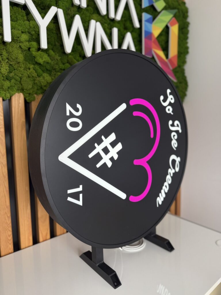 Dwustronny kaseton reklamowy LED – realizacja DECOPARK