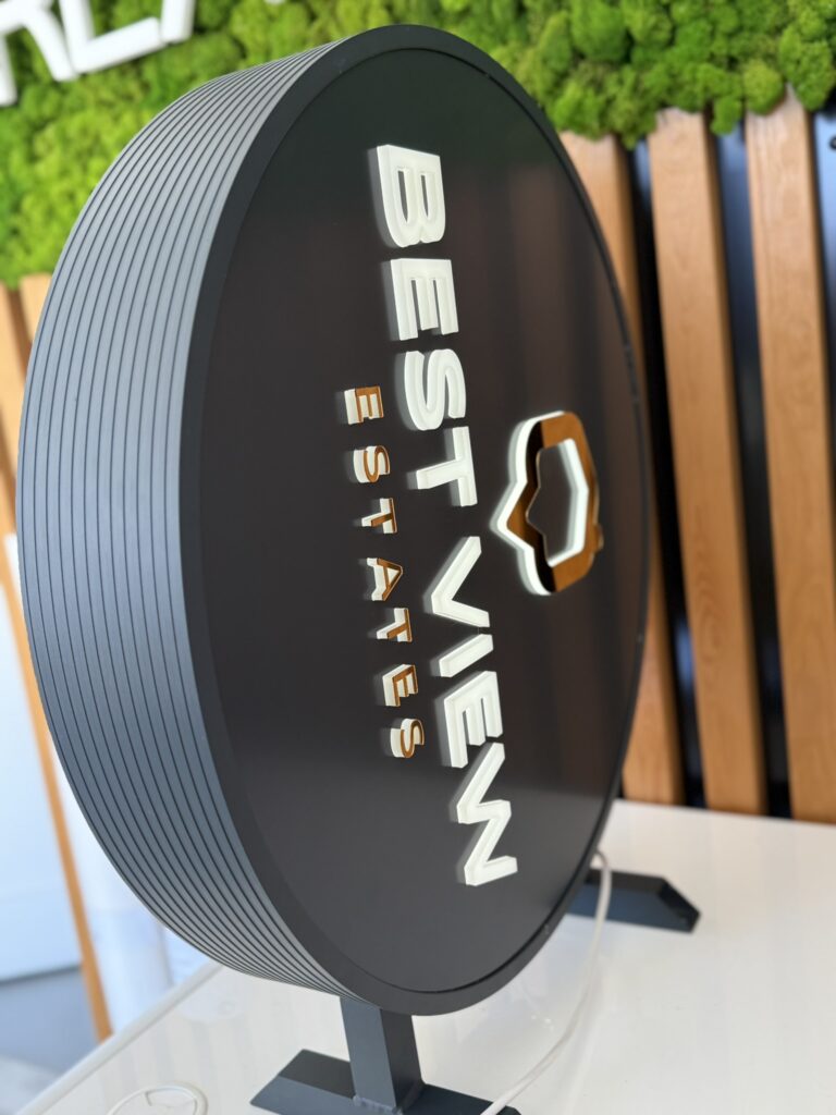 Dwustronny kaseton reklamowy LED – realizacja DECOPARK