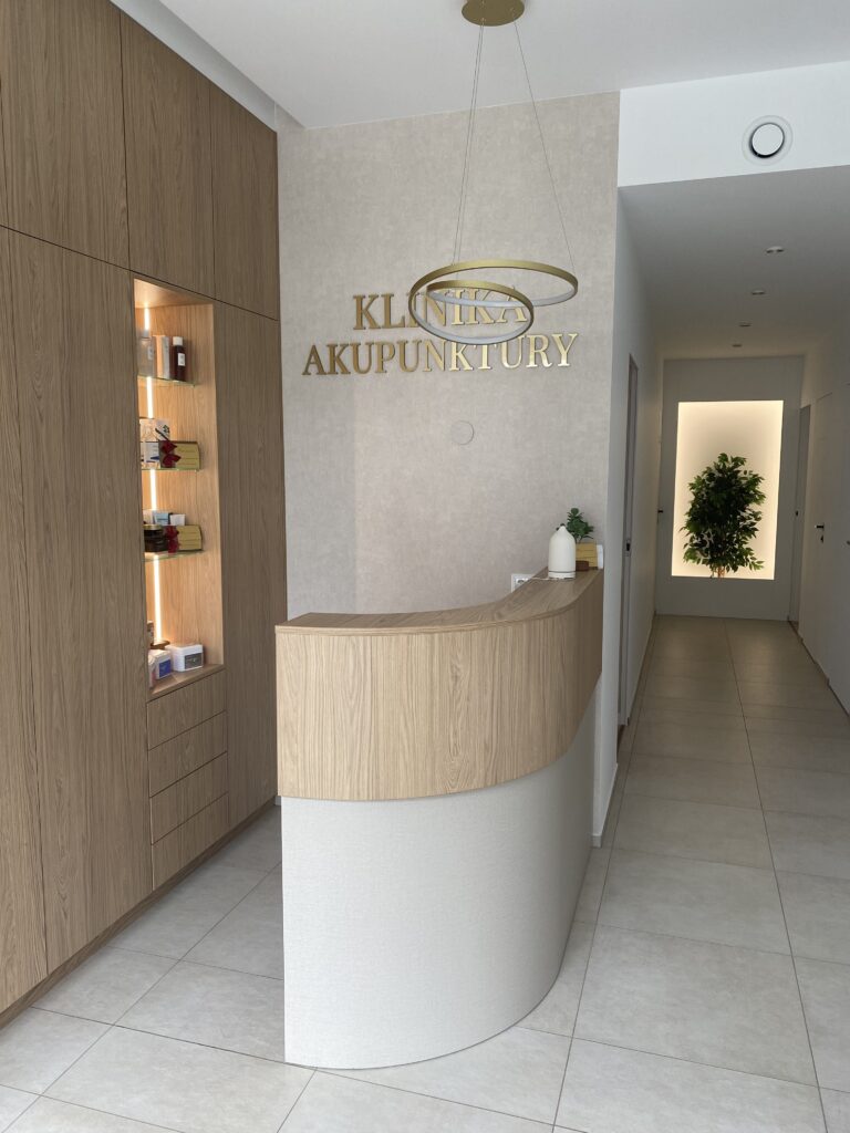 Logo lustrzane z akrylu na ścianę – realizacja DECOPARK
