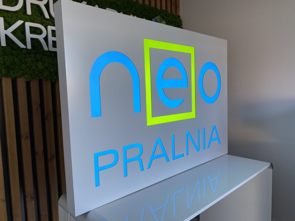 Kaseton reklamowy z dibondu LED – realizacja DECOPARK