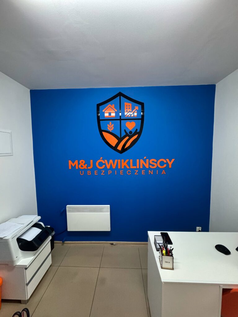 Niepodświetlane logo 3D ze styroduru z licem – realizacja DECOPARK