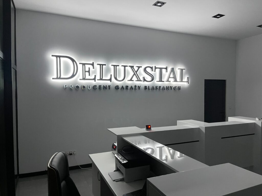 Aluminiowe litery HALO z podświetleniem – realizacja DECOPARK