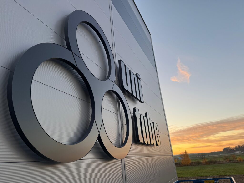 Aluminiowe litery HALO z podświetleniem – realizacja DECOPARK