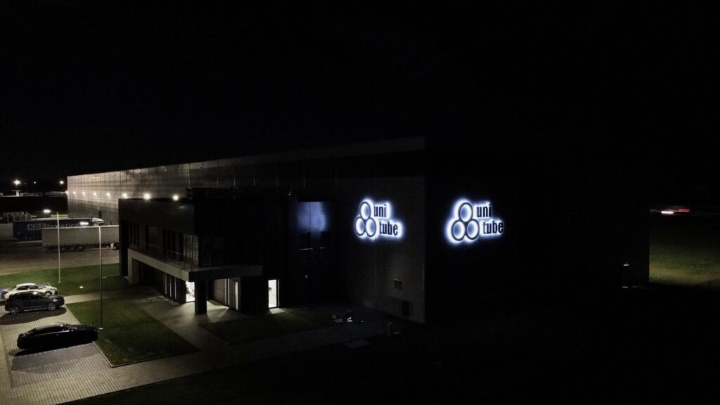 Aluminiowe litery HALO z podświetleniem – realizacja DECOPARK