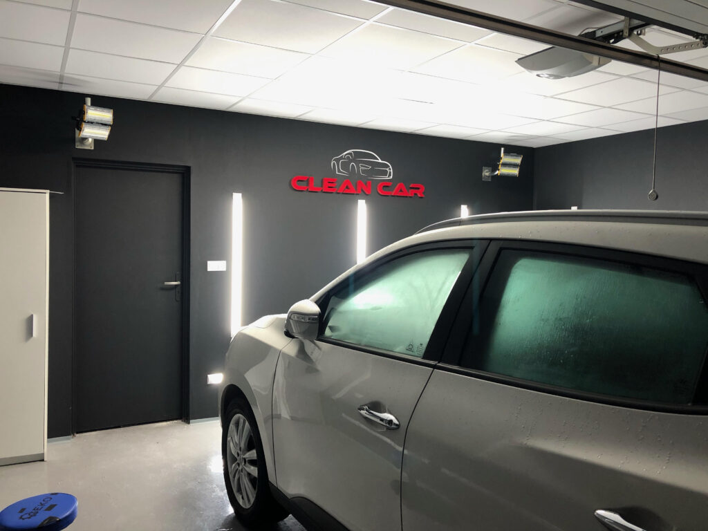 Niepodświetlane logo 3D ze styroduru z licem – realizacja DECOPARK