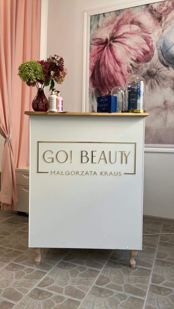 Logo lustrzane z akrylu na ścianę – realizacja DECOPARK