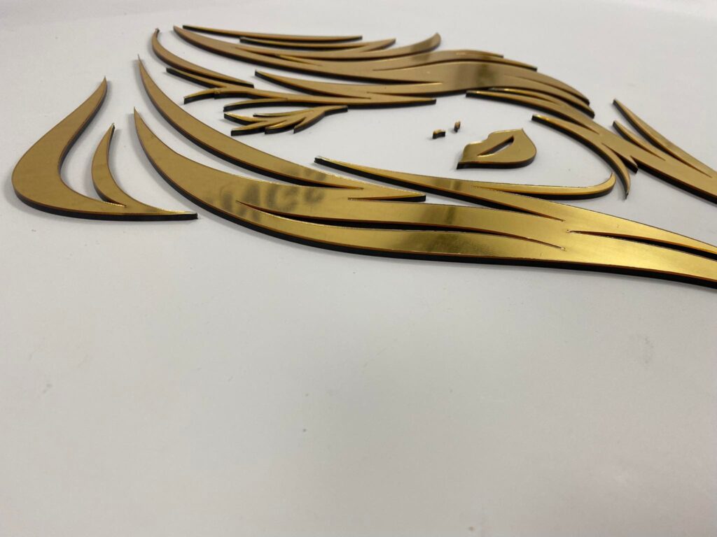 Logo lustrzane z akrylu na ścianę – realizacja DECOPARK